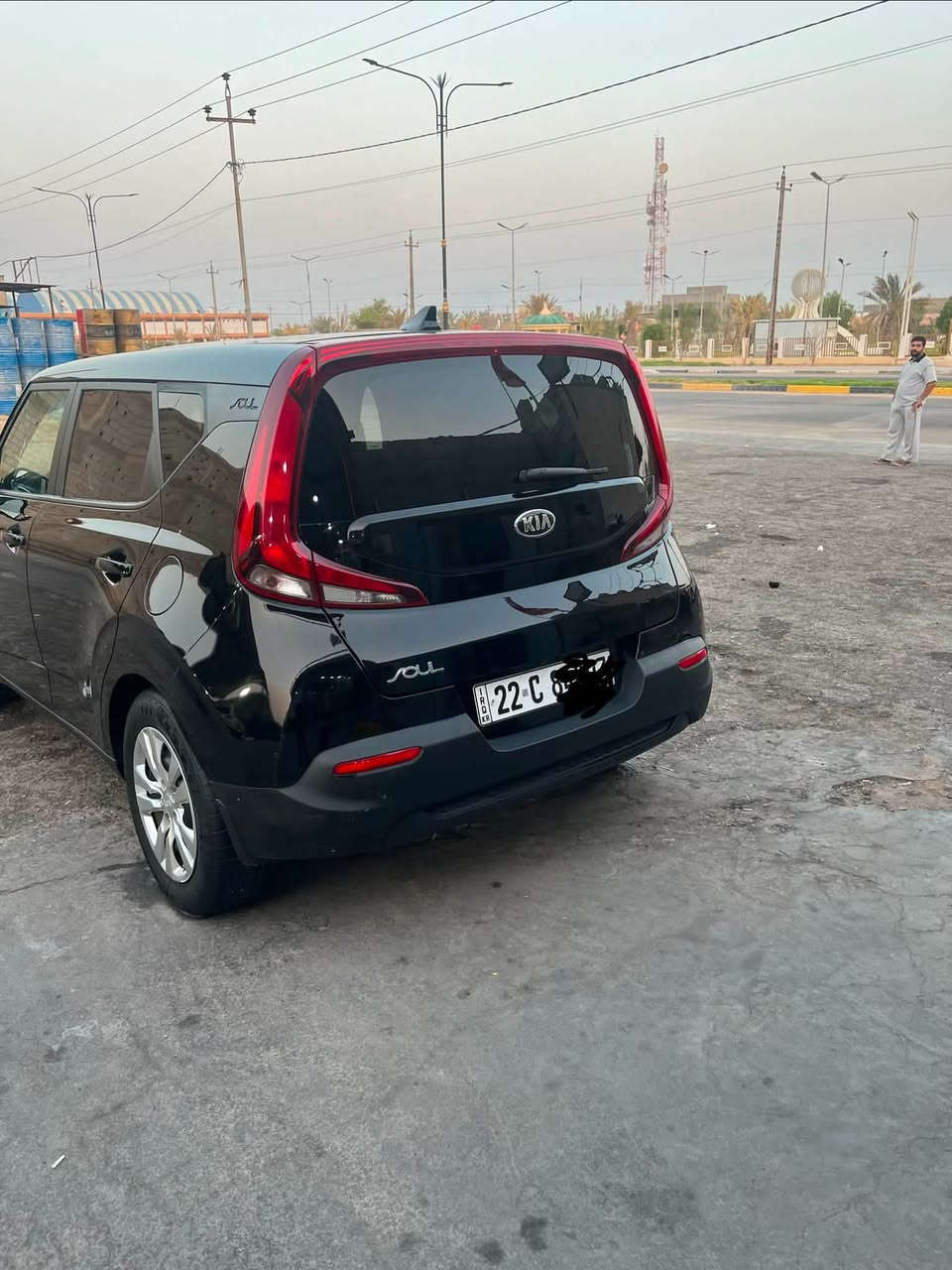 سلام عليكم للبيع صول مديل 21السياره بيه فقط بنيد السياره رقم اربيل شاشه كبيره تحكمات ستيرن جهتين حداديه السياره ماناقصها شي مكان السياره البصره التواصل ***********

