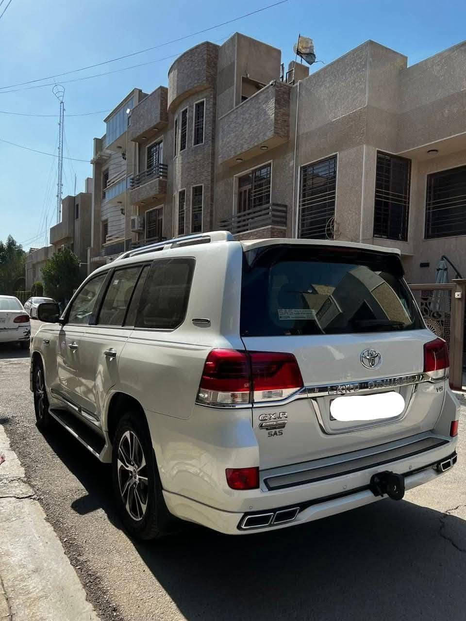 للبيع 
تويوتا لاندكروز GXR كراند تورنك 
موديل 2020

 ساز ماشيه 78 الف كم فقط 
محرك 6 سلندر 
كراند تورنك معروف مواصفاتها 
المواصفات : 
فتحه سقف سلايد 
شاشة كبيرة لمس 
كاميرا + حساس + رادارات 
نظام كار بلي  
بصمة تشغيل عن بعد 
كشن مخمل
تحكمات ستيرن + بلتوث منفذ اوكس كار بلي 
نظام أوتو ستوب للتحذيرات 
تحديد سرعة
تبريد مركزي
السيارة حيل نظيفة وبعد احلى من الصور  
المحرك والكير وكلشي مكفول ما مفتوح 
السيارة مال جني جديدة كلشي عل بلاد 
تحويل مباشر
السيارة مابيها دينار مصرف كاملة من كل النواحي 

مكفولة كفالة عامه عدا جاملغ عکس السائق بي بارد على كد اصبعين .. 
 السعر 506 وبيها مجال بسيط
رقم الهاتف 
***********

