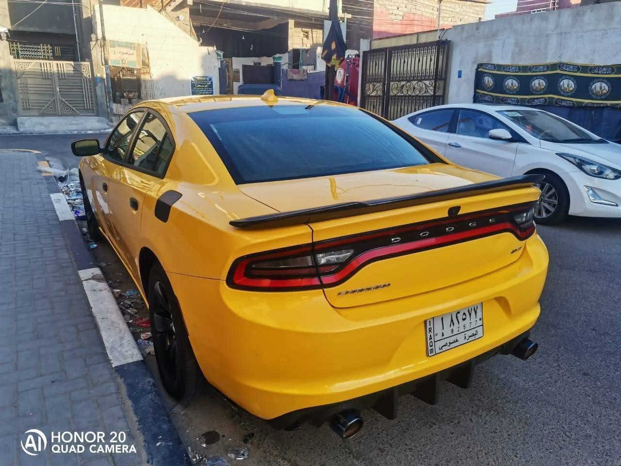 السلام عليكم جارجر وارد امريكي اصفر ليموني بلاد مديل 2017 اصل sxt موصفاتها معروفه شاشه جبيره كير طياره مكينه 3600 كلشي بلادي وجديد السياره ما متعوبه كلش نضيفه حادثها مثل ما موضح مدكر الايمن وراجع  على البارد ومرشوش بسمي بصره خصوصي حره ما مشتغل بيها على الخط سياره بالباب بس ارتب بيها وحداديه كامله مكمله تدفئه تبريد كلشي على البلاد  السعر 165 وبيها مجال رقمي *********** واتساب او اتصال متواجد العنوان البصره القبله حي القائم
