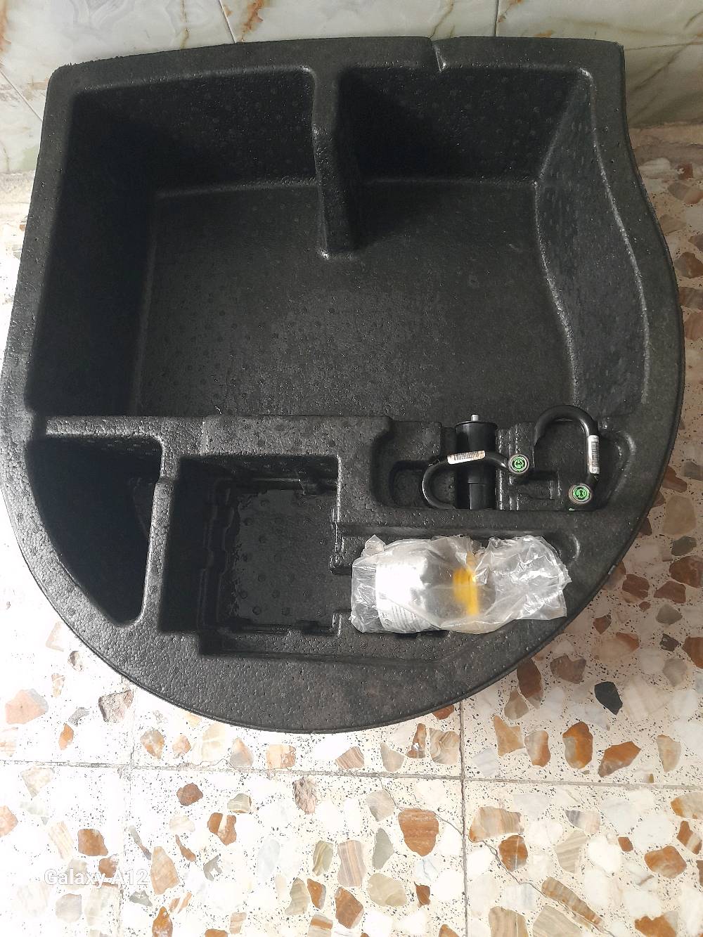 السلام عليكم فلينه مع ارضيات فورتي شركه مع مادة المنفاخ ويدات للبيع بسعر ٣٠ الف