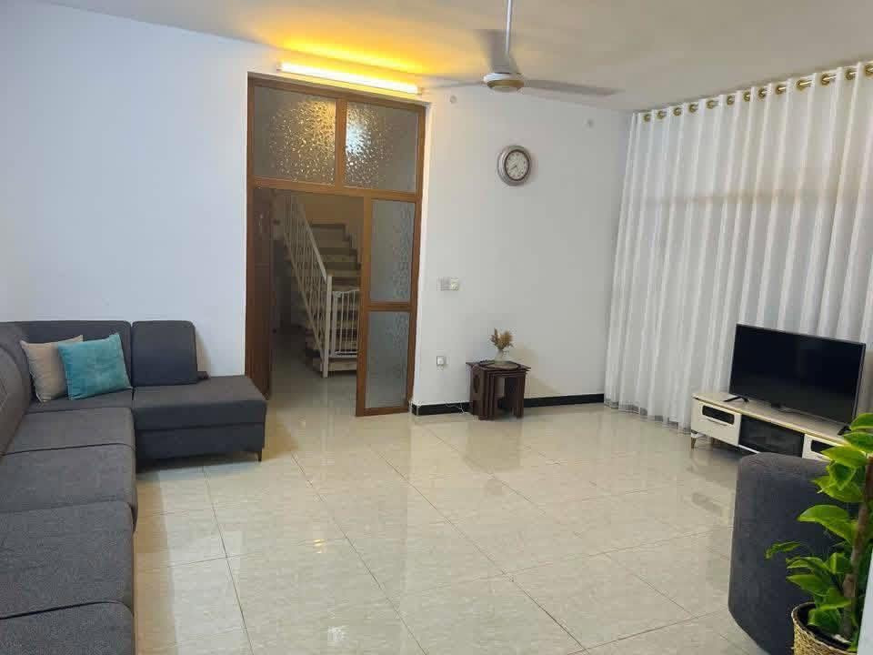 السلام عليكم دار للبيع في تكريت مجمع الجوهره🏠 مساحته 300متر طابقين الوجه 15متر النزال 20متر☑️
غرف نوم 3 وأستقبال وصاله معزوله ومطبخ واسع🏗️
مجموعه 4 صحيه كراج واسع وحديقه مرتبه داخليه🏕️
موقعه جداً مميز قرب الجامع والمدرسه الثانويه🏤
الدار بناء طابوق بالكامل وشغل جناي درجه أولى☑️
نظام الدار روبي 1 الخارطه المرغوبه اكثر بالمجمع🏘️
للأستفسار أكثر عن الدار مراسله الواتساب حصراً📲
أو الأتصال مباشر وحياكم الله ***********📞
