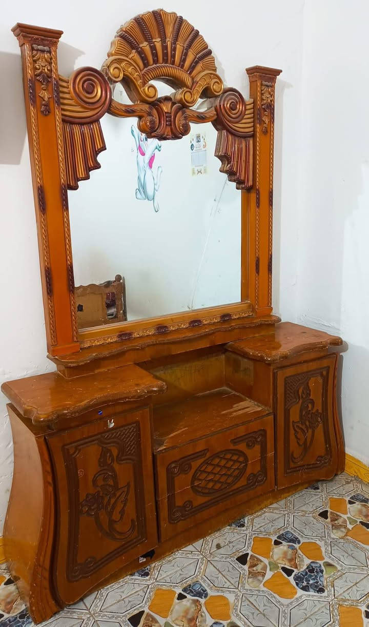 السلام عليكم شباب غرفه نوم ام السته كامله الشراي يتصل على الرقم *********** ناصريه مركز  الجربايه موجوده
