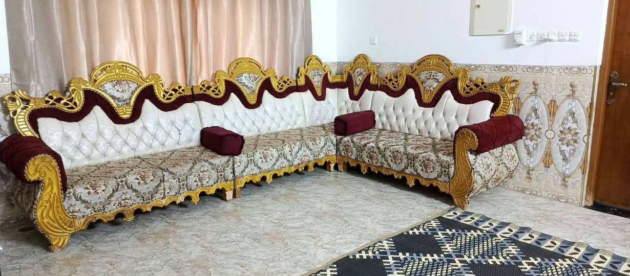 تخم نظيف للبيع خمس مقاعد ماروني و٧ مقاعد جوزي
عنوان فلوجه حي نزال 
السعر ٥٠٠ وبي مجال 
رقم الهاتف لشراي ***********
@إشارة 
إشارة الأصدقاء
