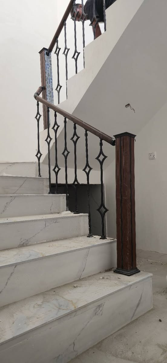 🏘️ بيتك يستحق الأفضل والأجمل 
اسعار تنافسية وخصم خاص لأصحاب البيوت الكبيرة 
حول بيتك ألى تحفه معمارية تجمع بين الأناقه المطلقه والعنايه  والمتانه مع تصاميمنا للألمنيوم وال BVC🚪🪟
لماذا تختارنا؟ ⚒️ وفرنا لكم أحدث التصاميم مع عزل تام للأتربه والصوت والمضهر العصري مودرن الفخم
الناصرية / الاسكان الصناعي 
للتواصل مراسلت الصفحه أو الاتصال على الأرقام التاليه
***********
