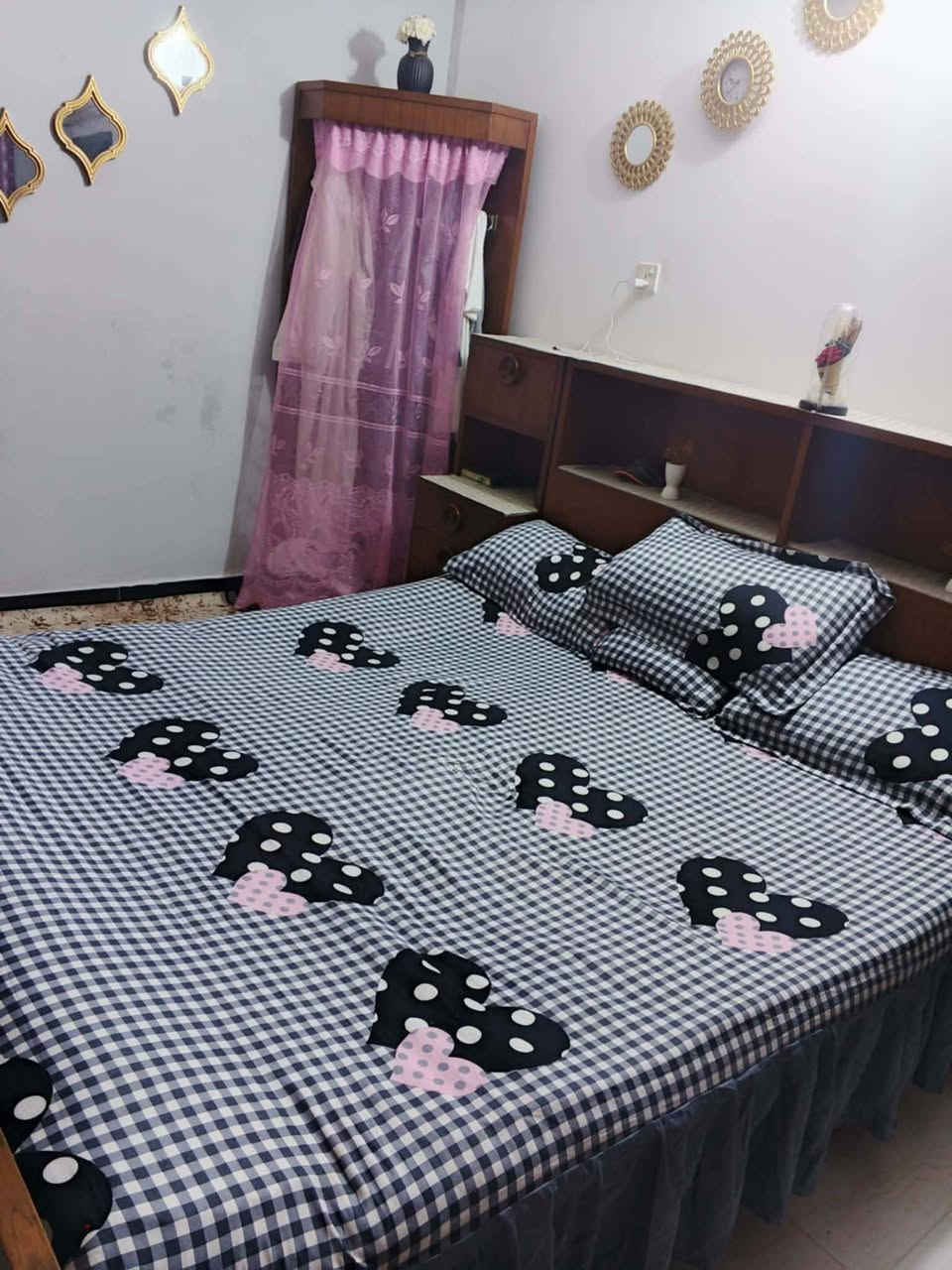 السلام عليكم غرفة نوم صاج درجة أول للبيع السعر ٧٥٠الف العنوان بغداد الدوره رقم الهاتف ***********

