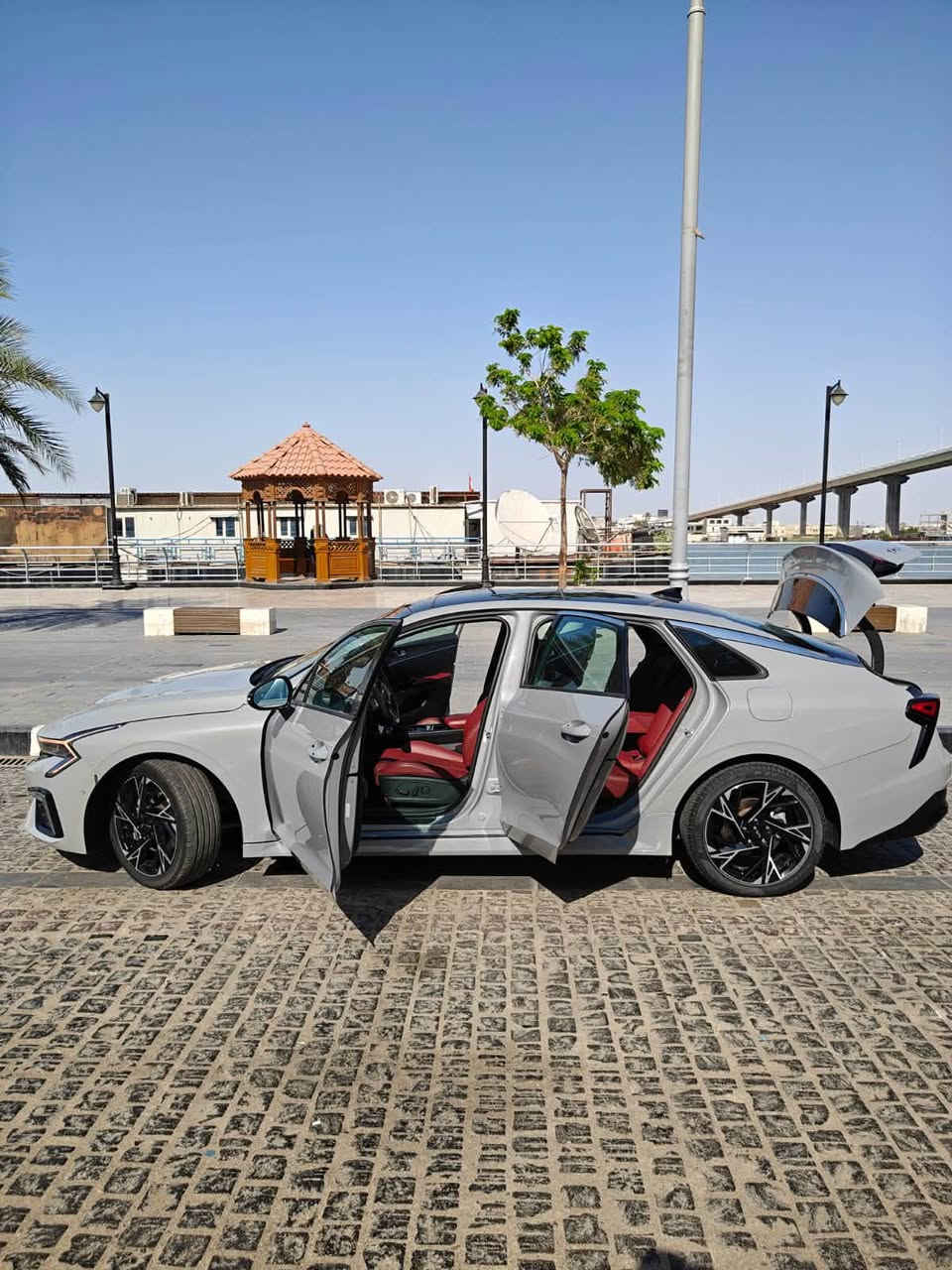 🔥 للبيع K5 GT Line موديل 2025 وارد أمريكي 🔥

سيارة فخمة ورياضية، مواصفات عالية وحالة مميزة 👌🏻

🚘 المواصفات: • موديل 2025 GT Line • وارد أمريكي 🇺🇸 • محرك 4 سلندر 2.5L تنفس طبيعي • قوة 194 حصان • گير 8 سرعات • وضعيات قيادة: ECO / NORMAL / SPORT / MY DRIVE • فتحة سقف بانوراما كاملة 🌙 • شاشة فلات ونظام ستيريو • تحكم كهربائي بالكراسي • كشنات جلد VIP • إضاءة لمس • ستيرن تحكم جهتين • تبريد جاهز • تشغيل عن بُعد • هاند بريك دگمة • مجموعة حساسات أمامية • رادار أمامي •• مواصفات GT Line كاملة تقريباً

⚠️ ملاحظة بكل وضوح:
السيارة بيها حادث ضربة أمامية، والتفاصيل موضحة للجادين.

📍 العنوان: البصرة – شارع الوطن
📞 للاستفسار والجادين: اتصال أو واتساب
***********

🔥 K5 GT Line — فخامة، قوة، ومواصفات عالية بموديل 2025 🔥
