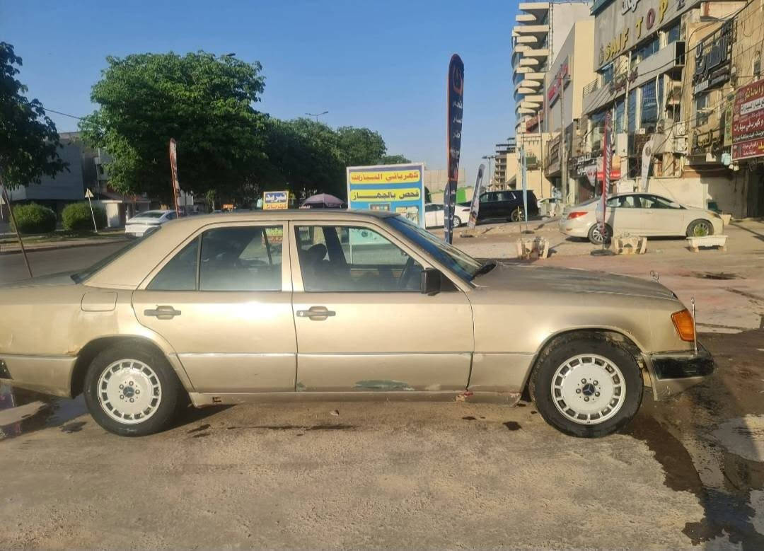 مارسدس دب موديل 1987 رقم ديالى الجديد مشؤوع وطني ب اسمي محور بطه 2500  مكان بغداد سعر 50 وبيه مجال قليل  تواصل ***********
