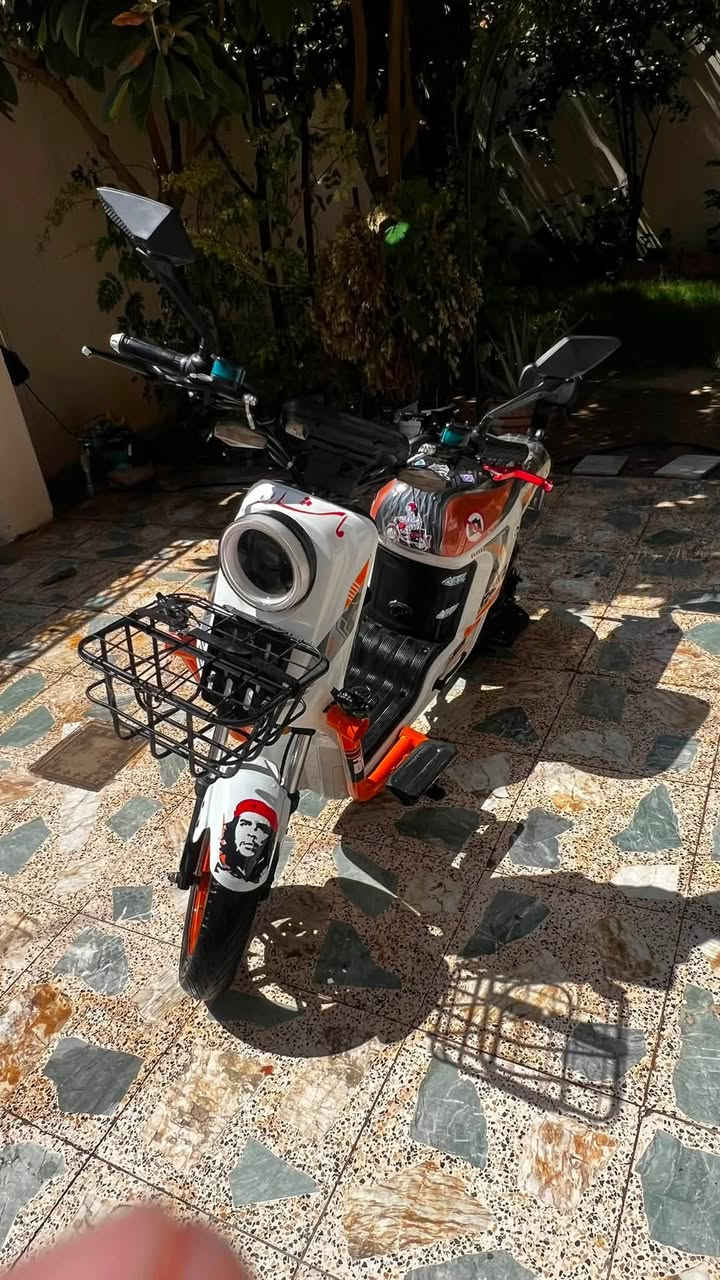 سلام عليكم
H900للبيع
فول نضافه
ملف 15000
4 تبديلات
سرعه 99
بومات شركه
ملف ، عقل ، شاشه ، اشاير ، دبلات ، (شرط)
الحويجه القادسيه
السعر 500 وبي مجال 
(***********)
