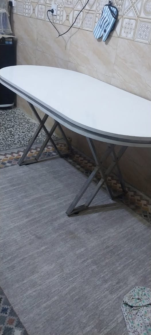 ميز طعام • بدون كراسي • بغداد حي تونس