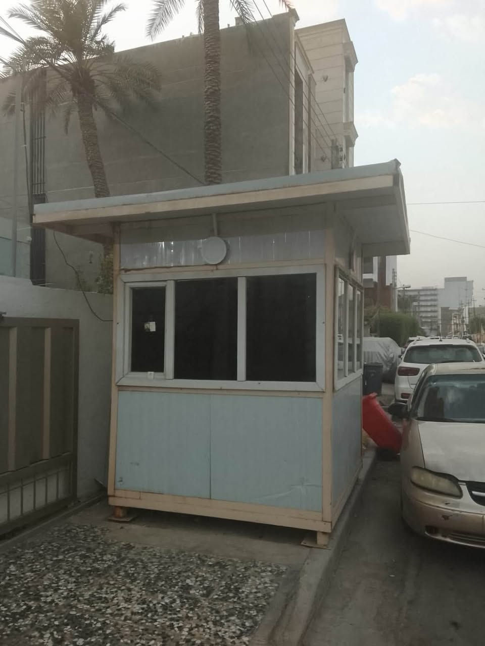 كرفان امن للبيع مع سبلت طنين
في المنصور قرب تقاطع 14 رمضان 
للتواصل:*********** 
+
+964 771 852 8115
