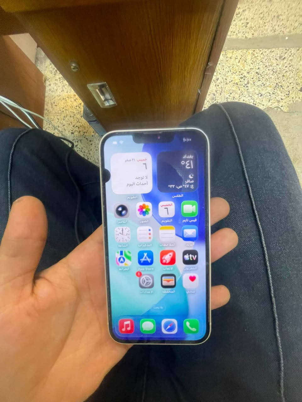 ١٣ عادي نضافه اخو جديد ذاكره ١٢٨ ممفتوح ابد وتر بروف بي نقطه ب شاشه فقط وممأثره ابداً مكاني بغداد بياع شرطه *********** سعره ٢٧٥ مستعجل على بيعته
