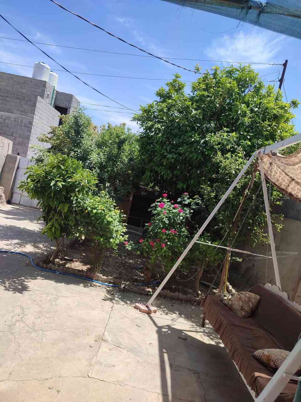 بيع سريع يوسف بك قرب الحسينيه بيت للبيع المساحة 200متر  بير ماء للاتصال مكتب أبو يوسف للعقار 
***********
