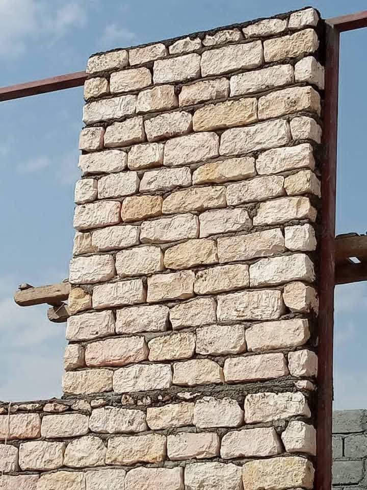 ابو حسين لبناء الحجر كرسته وعمل كافة البناء الحجر ابيوت اسيجه ممرات ***********
