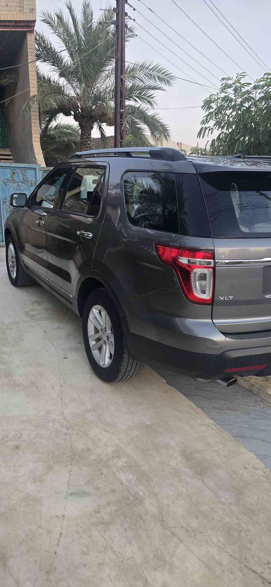 فورد اكسبلورر 2014 XLT
رقم بغداد دولي جديد 
اللون رصاصي
7 راكب
مكينة 6 سلندر 3500 
تو ويل
 كاميرا دواره 
شاشة صغيره + شاشة اندرويد
بطارية جديدة 
تدفئة وتبريد مركزي ثلاث قطع
تحكم ستيرن جهتين 
مثبت سرعة
مدخل USB
حساسات 
كشن قلاب
نظام صوت 12 سماعة 
ويل كب كروم حجم 18
حداديه صدر كامله جديده 
ماشية 90 الف ميل
زرع عدسات لايت
داخل السياره لون رصاصي فاتح على وضع الشركه 
محرك وكير بلاديات ما مفتوحات
الضرر جانبي جامرلغ امامي وباب السائق
بجم كبس 
مكان السيارة ديالى المقداديه 
السعر 125او مراوس حسب القناعه 
الأتصال على الرقم
*********** المقدادية, ديالى

