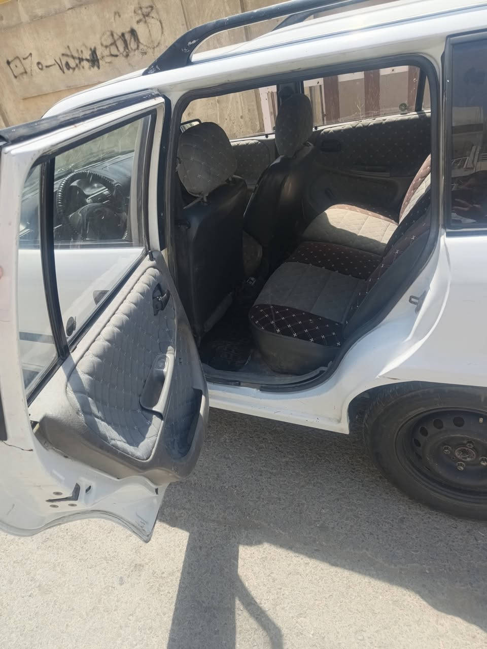 السلام عليكم استرا للبيع موديل 93   رقم السياره بكركوك شرط التحويل
 48 وبيها مجال ***********/***********
