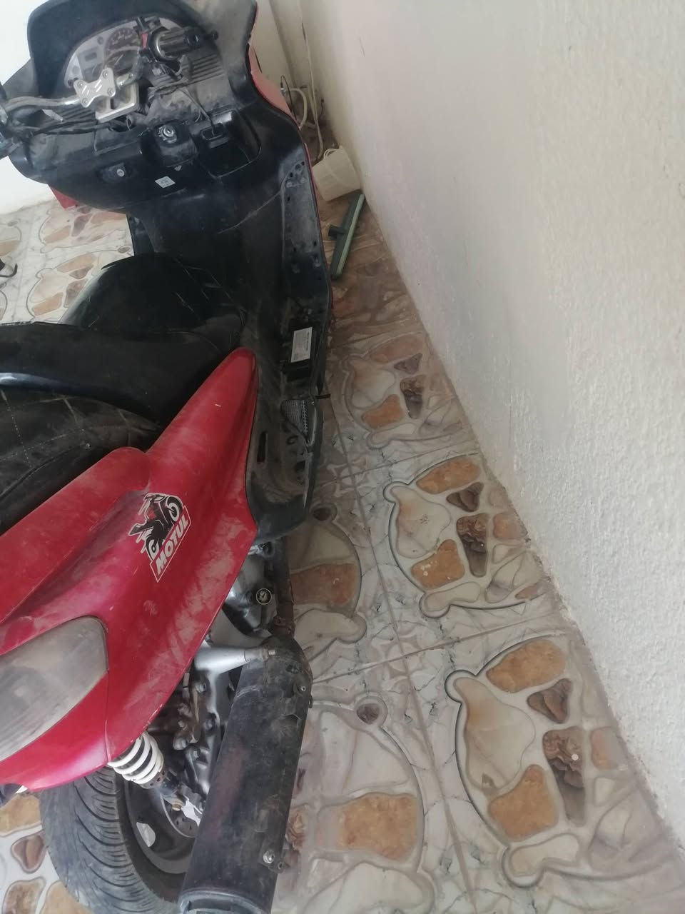 دراجات عدد 2 ابيع كوم حديد طافيات ومتروكات الحمره
كطعت نار ونتركت والثانيه طافيه السعر 450 ثنينهن المكان
داخل سامراء *********** كوم حديد الي يعجبه يشلع عيوني
