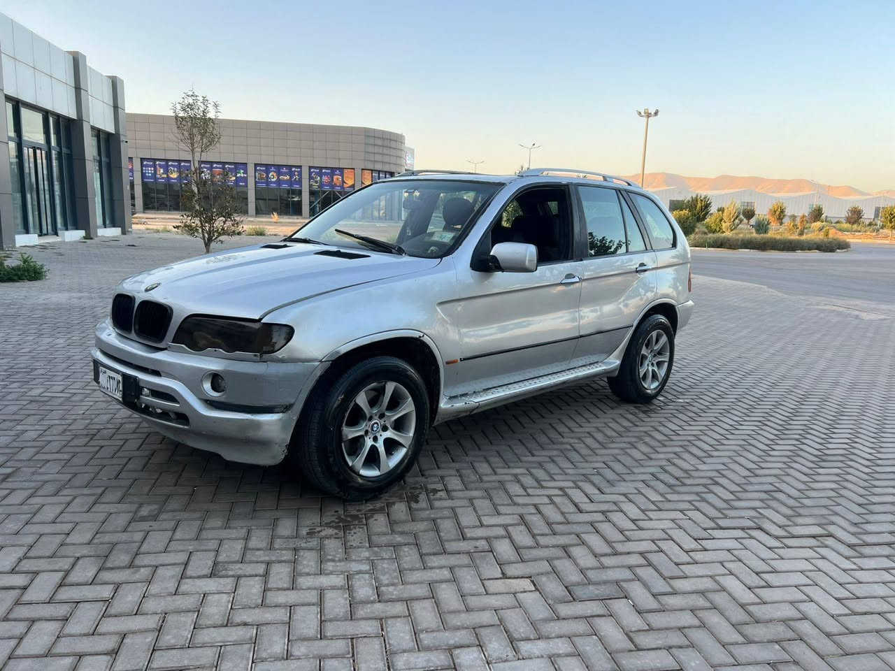 بەناوی خوای گەورە و میهرەبان 
بیئێم x5 مۆدێلی 2003 ئارم پلاستیکی سلێمانی بێ دەع و بێ لێدراوی ماڵی دۆستە هەموو گیانی بەشەرت مەکینەی بەتەی 3000 گێر و مەکینە و کارەبایی و تەقەو ڕەقەی بەشەرت بۆ یەک نوقسانی پرسیار مەکە 
شوێن سلێمانی 
تەنها فڕۆشتنە ئاڵو گۆڕوم نیە 
 ژمارەی مۆبایل *********** السليمانية, العراق
