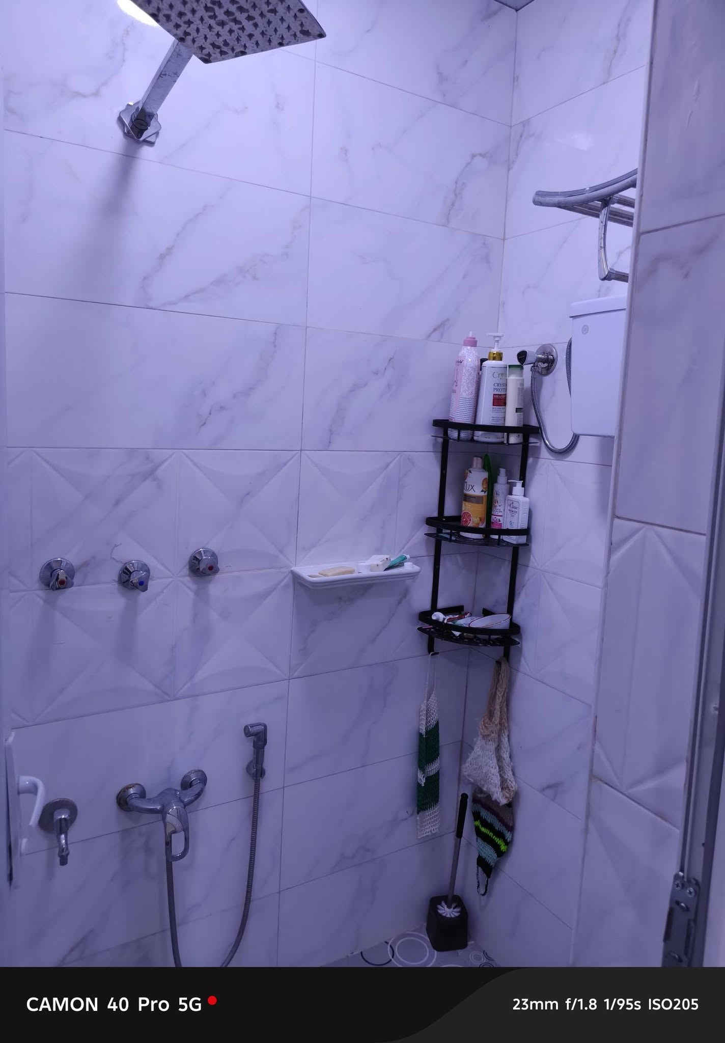 بيت لبيع ب علوه فحل المساحه 100متر البيت يحتوي غرفه ومطبخ وصاله جبيره وصحيات داخليه وخارجيه شارعه 10 متر متوفر جميع الخدمات  سعره 29 مليون بي مجال بصيط رقم *********** وبي وتساب
