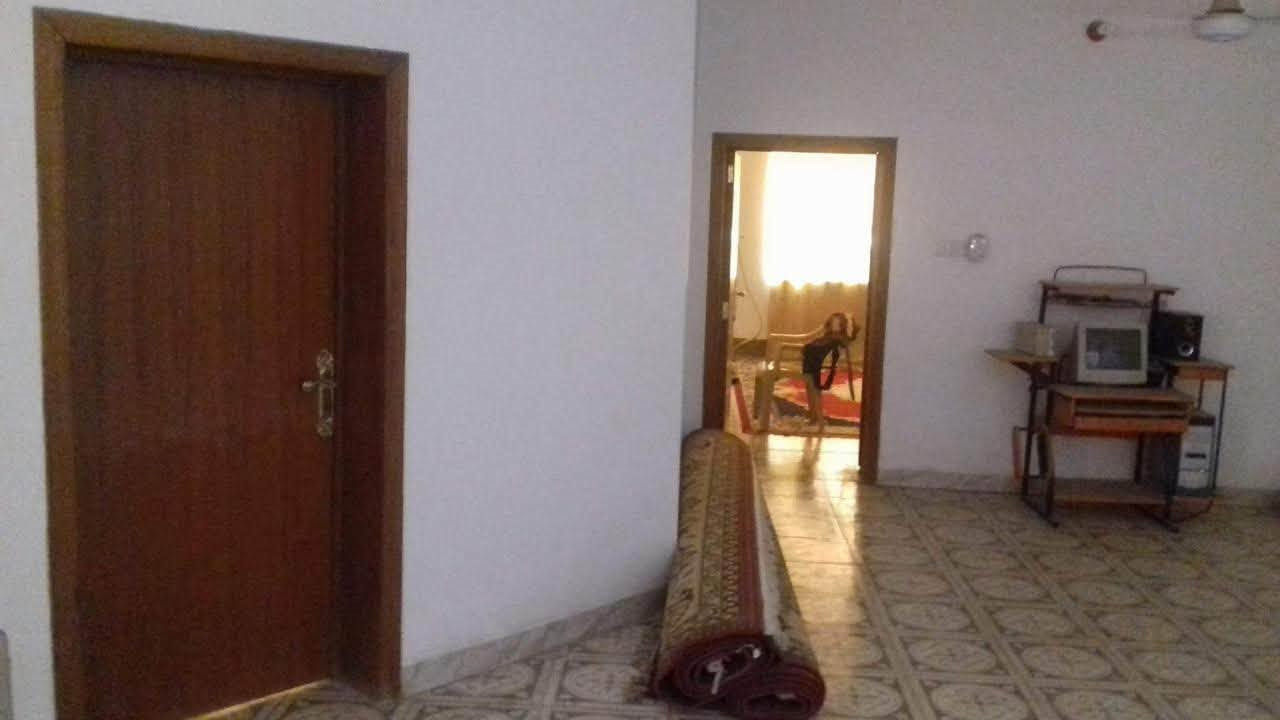 دار للبيع كربلاء شارع المخيم منطقة القزوينية خلف فندق رويال مساحة 200 متر بناء درجة اولى يحتوي على 6 غرف نوم و 7 صحيات و صاله و استقبال وصالة ثانية ب الطابق الثاني مطبخ حار بارد منور عدد 2 وكراج خارجي موقع استثماري مميز جدا عن حرم الامام الحسين 3 دقايق مشي سعر المتر 6 مليون ونص معه المجال ***********
