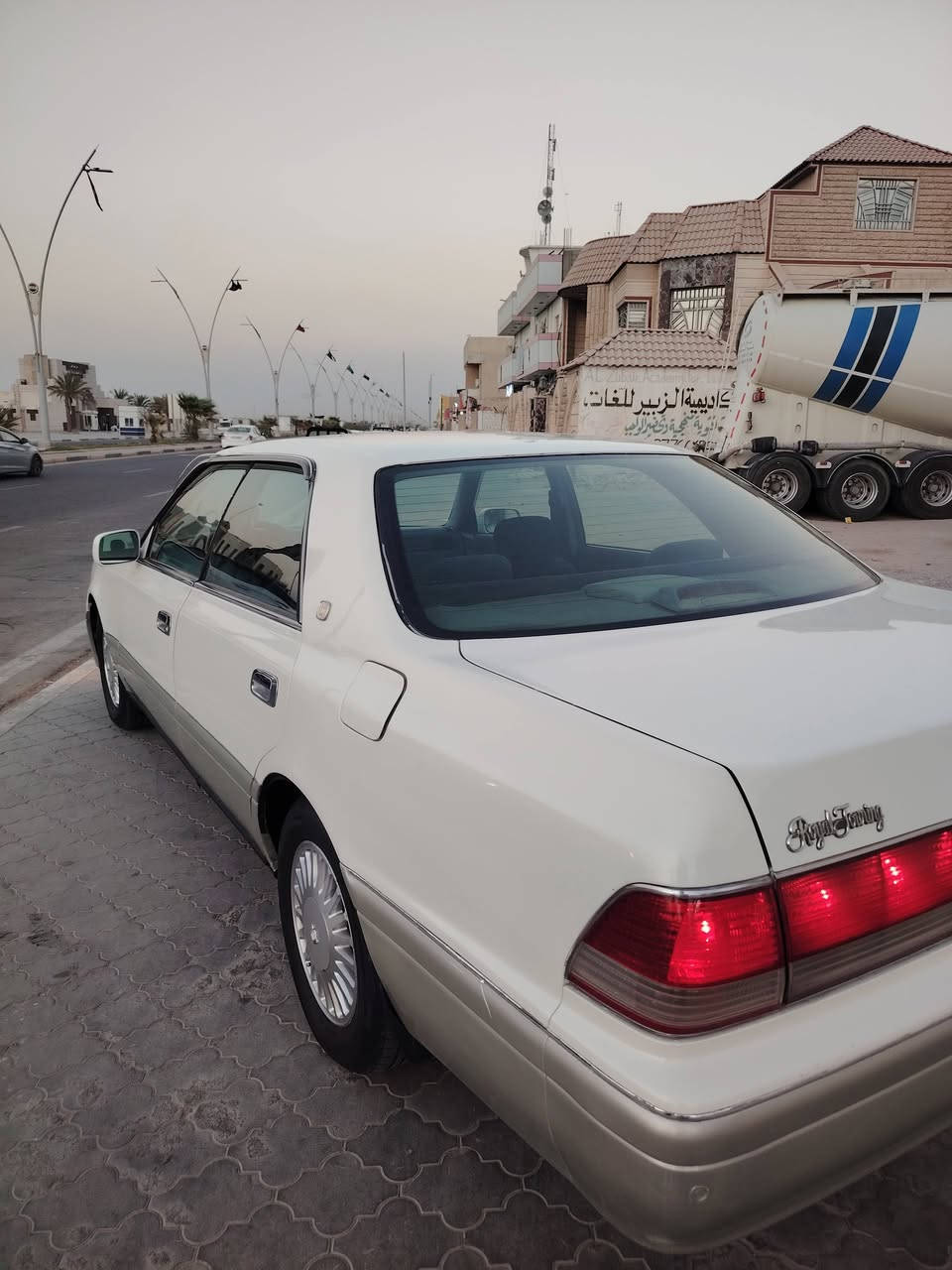 يالله سلام عليكم راس الثور موديل 1998 رقم بصره تحويل ثاني يوم سنويه لغايه 2027 مكفوله من الكص والعيب الشرعي (نقل جثه فقط) محرك وكير بلكارتون تبريد ثلج حداديه جديده كهربائيات كله شقاله كرستال اصل السياره طخم تاير ويلكب اصلي لايت زنون العنوان البصره السعر 64 بيه مجال قليل هذه رقم الموبايل ***********
