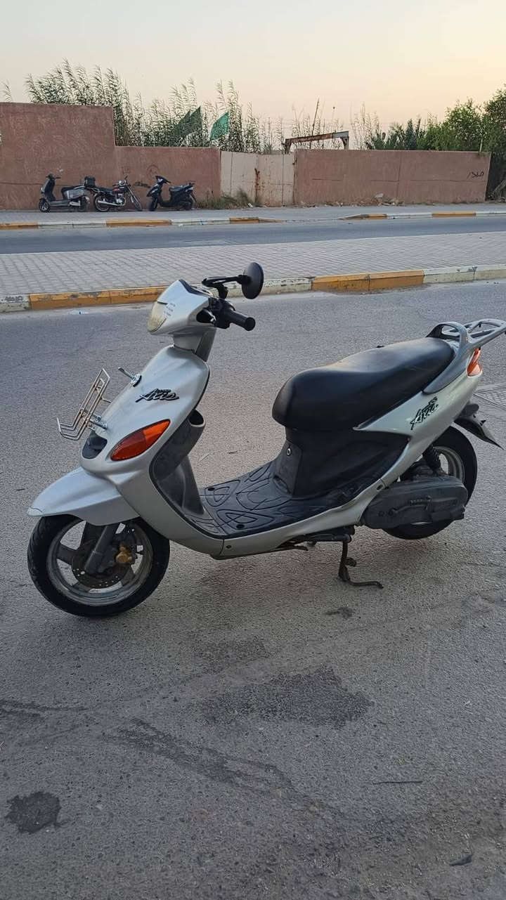 السلام عليكم دراجه اكزز رمبه صارلهه شهر من طالعه مكينه مكفوله شاصي مكفول نضيفه بمعنه الكلمه افحص وين متريد لايت عالي ناصي اشاير كلهه شغاله شلعه ومعدل كلش حلوه الدراجه العنوان الرميثه وهذا رقمي *********** بي واتساب السعر ( 850 ) وبيهه مجال شي قليل

