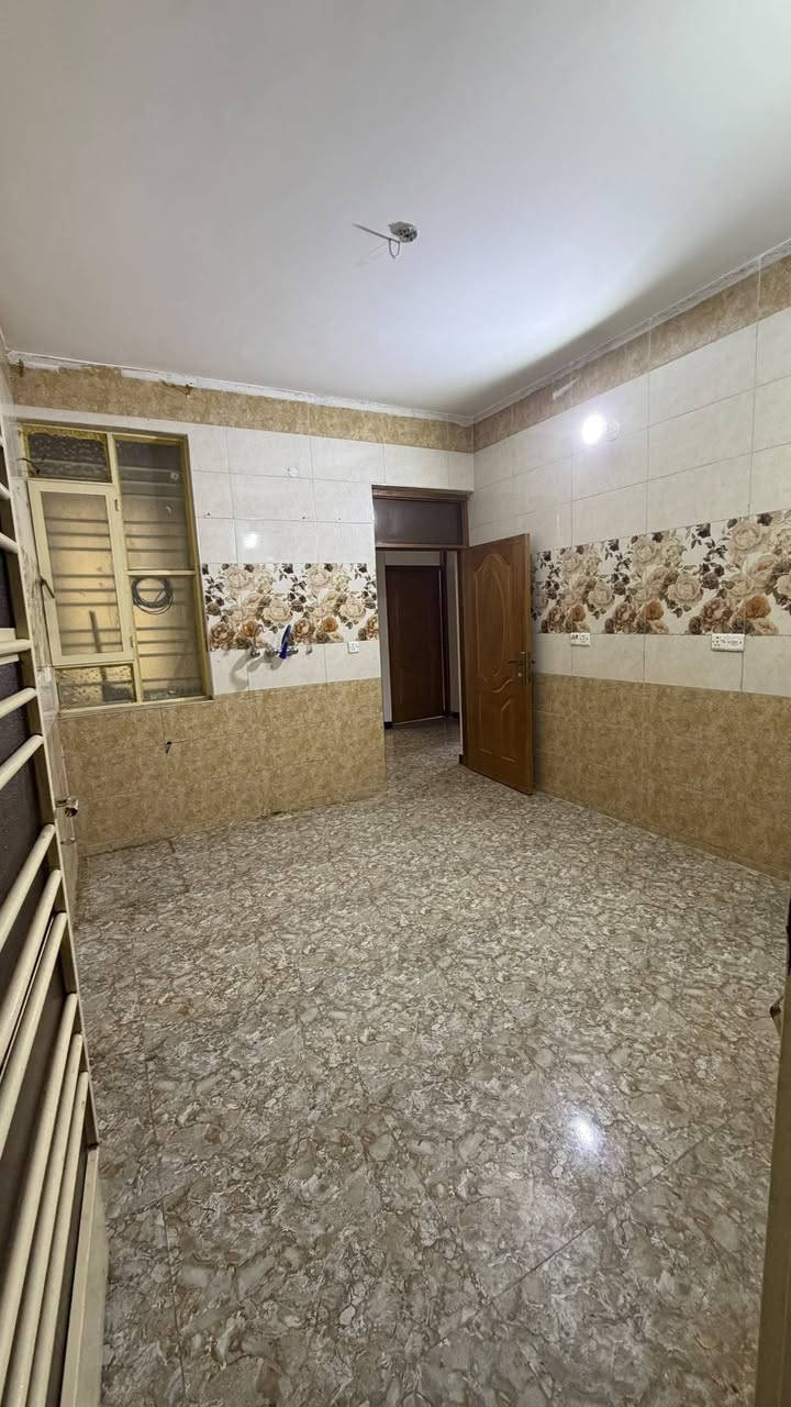 ايجارات في السيديه 
طابق ارضي للايجار مساحته 150متر يحتوي علئ
غرفتين نوم صاله مطبخ خدمات كامله 

موقعه مربع 400 (السيديه )

للاستفسار واتساب ***********
