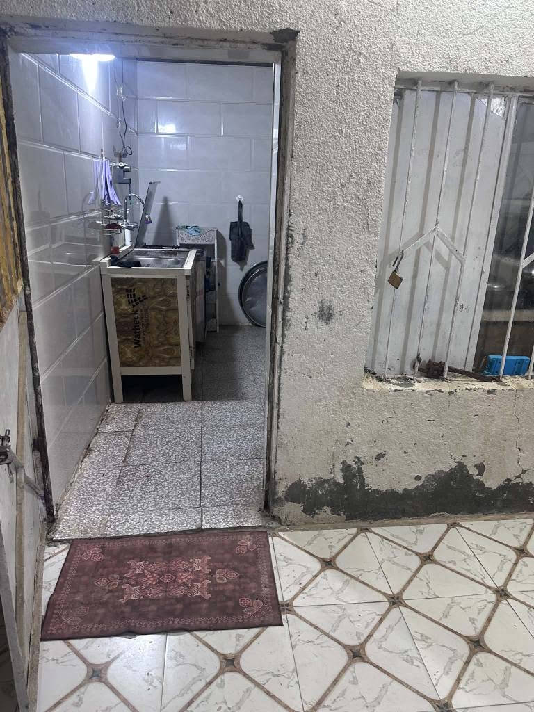 @إشارة 
بيت للبيع في بابل الاسكندرية/ حي ناصر على الشارع الرئيسي مقابل الحي العسكري المساحة 250 متر
ترك يصير غرفة عندك ثلاث اضلاع جاهزة بس تعليها كم ساف وتسكفها بيت نظيف وخدمات كامله
للاستفسار الاتصال على الرقم 
*********** الفلوجة, الأنبار
