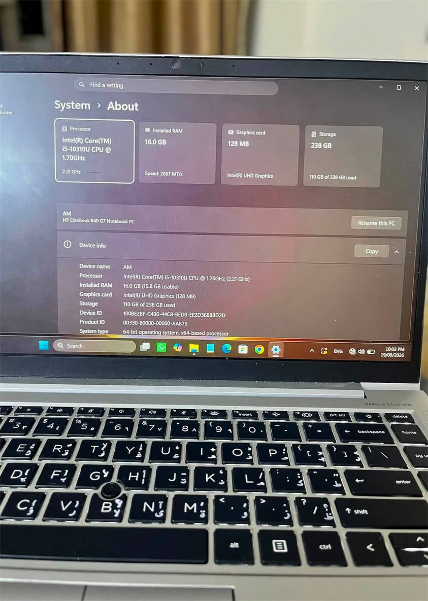 لابتوب HP جيل عاشر ورام 16 للبيع .
اللابتوب مفول مواصفات
بصمة اصبع
سبيكرات بجانب الى الكيبورد
تصميم سلم ووزنه خفيف
حواف شاشة نحيفه .
اللابتوب جدا نضيف وادائة قوي وممتاز يفيد الي عنده دراسة او العاب متوسطة او غيرها من الاستعمالات .
المواصفات :
 intel cori5 المعالج
الجيل : العاشر
INTEL GRAPHICS 8GB : كرت الشاشة
الشاشة : فول اج دي (FHD) حجم 14.3 دقتها والالوان جدا واضحه وتشغل 4K بالمشاهدة .
الرام : 16G نوع DDR4 فدشي راقي .
256GB ssd M.2 : الذاكرة
كيبورد عربي انكليزي ليزري .
كيبورد ميكانيكي .
سماعات ستيريو تكون باعلى اللابتوب .
كامرة امامية واضحه
غالق كامره سلايد
بطارية اللابتوب ليثيوم تطول فوك ال 4 ساعات بالاستعمال
المكثف.
المنافذ :
منفذ تايب سي للشحن
منفذ تايب سي للبيانات
USB منافذ
Hdmi منفذ

منفذ سماعات
وغيرهن بعد.
المميزات:
بصمة اصبع
كيبورد عربي انكليزي ليزري ميكانيكي .
لونه فضي من الخارج والداخل فدشي مرتب
منصب عليه وندوز 11 برو مفعل مدى الحياة
اللابتوب كلش نضيف ومواصفاته قويه ومحترمة وتصميمه كلش مرتب . 

سعره ٣٥٠ الف وبي مجال بسيط 
*********** واتساب فقط 
عنواني بغداد حي القاهرة
