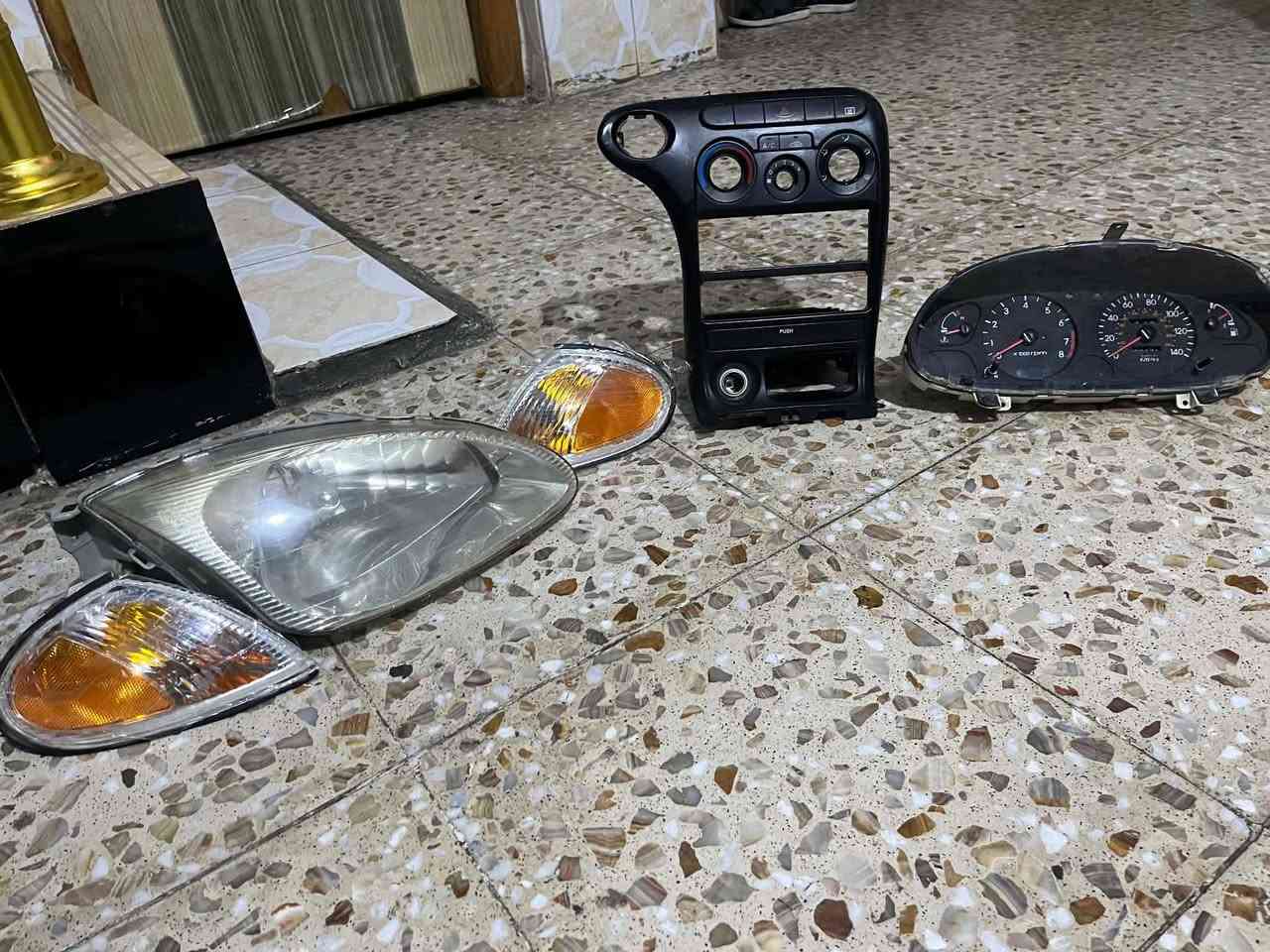اغراض النترا بزون موديل 2000 وافانتي فقط حاليا هذني موجودات حاويه اليحتاج يتصل *********** الواتساب موجود
