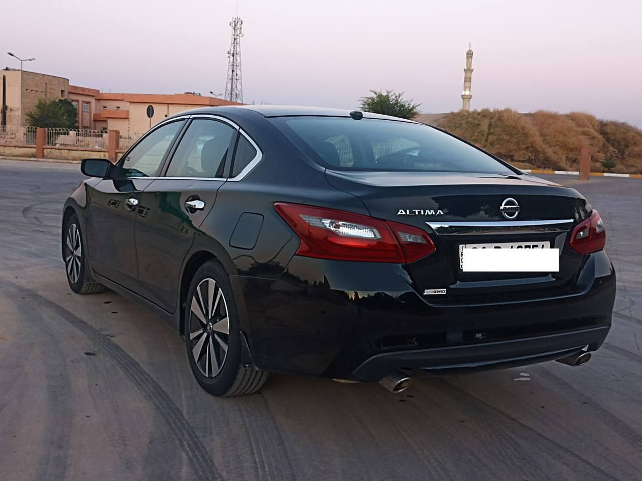 نيسان ألتيمة S (Nissan Altima S)
‏* الموديل: 2018
‏* اللون: أسود لمّاع
‏* المسافة المقطوعة: 77,000 ميل
‏* الرقم: السليمانية
‏* السنوية (الهزة/الترخيص): مجددة لغاية 2030 (بدون أي مشاكل قانونية)
​المواصفات:
‏* كوشن (كرسي) كهربائي
‏* مرايا كهربائية
‏* بصمة (نظام التشغيل الذكي)
‏* تشغيل عن بُعد (شغال)
‏* شاشة أصلية
‏* كاميرا خلفية
‏* ويل كب أصلية (أسود وكروم)
‏* كشافات ضباب (تەم‌بڕ)
‏* المحرك: 2.5 لتر (4 سلندر) – قوي جداً
‏* القير: أوتوماتيك (CVT) – ناعم جداً وبدون أي مشاكل
​الحالة العامة:
السيارة هادئة جداً أثناء القيادة، وقوتها وممشاها ممتازان جداً، وأتحمل بشرط الفحص.
​‏* الحوادث/الصبغ: صبغ جاملغ واحد فقط (قطعة واحدة - السربۆنید).
‏* السيارة مخدومة ونظيفة جداً (مال صديق / ماكينة بيت).
‏* التحويل بشرط.

 سعر 116  معامل 
 واتس ئەپ ***********
