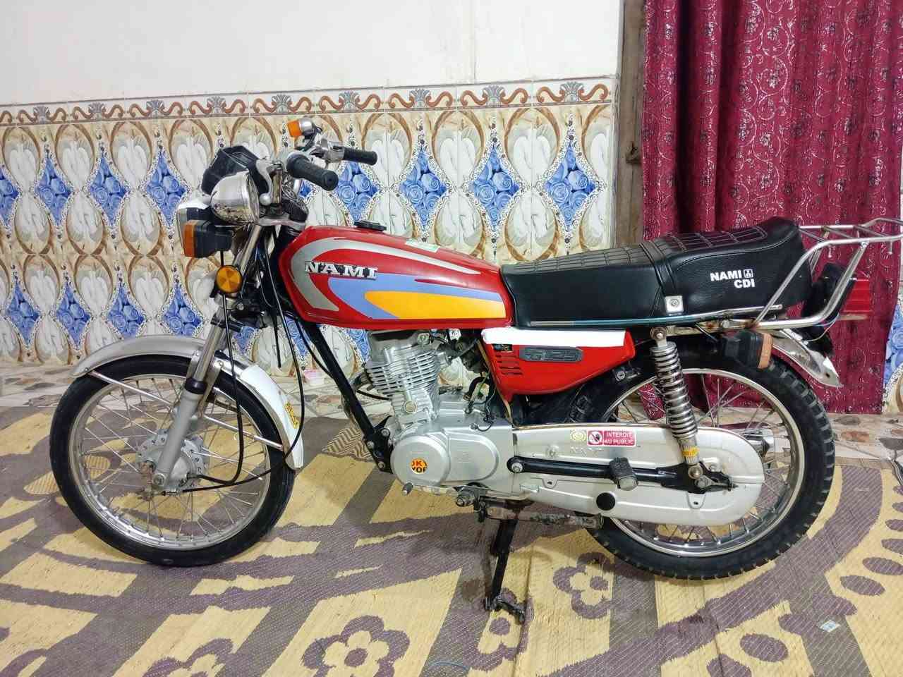 السلام عليكم
دراجة نامة 25 مكينة 25 شلامجة مامفتوح اوراق سكنر 
دراجة نظيفه ماعوزها شي
650وبيه مجال قليل
الشطرة
***********
