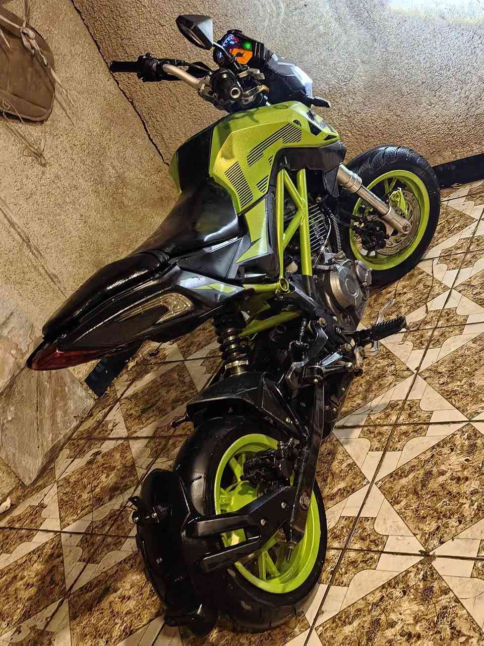 السلام عليكم شباب بنلي 135cc
رايد مراوس بطح كاوسكي مديل 4 أو F600 حسب القناعه
دراجتي نضيفه مكفوله كفاله عامه الدراجه ماكلك زيرو اخت الزيرو ناقصها بس صلنصه عساس داجيبلها رياضي المهم مابيها اي نقص نص نكره الدراجه رقم بغداد باسمي تحويل ثاني يومي رأيدها مراوس بطح أو إذا بيع ب٢٣٠٠ هاذه رقمي للاستفسار *********** وتساب وشكرا
