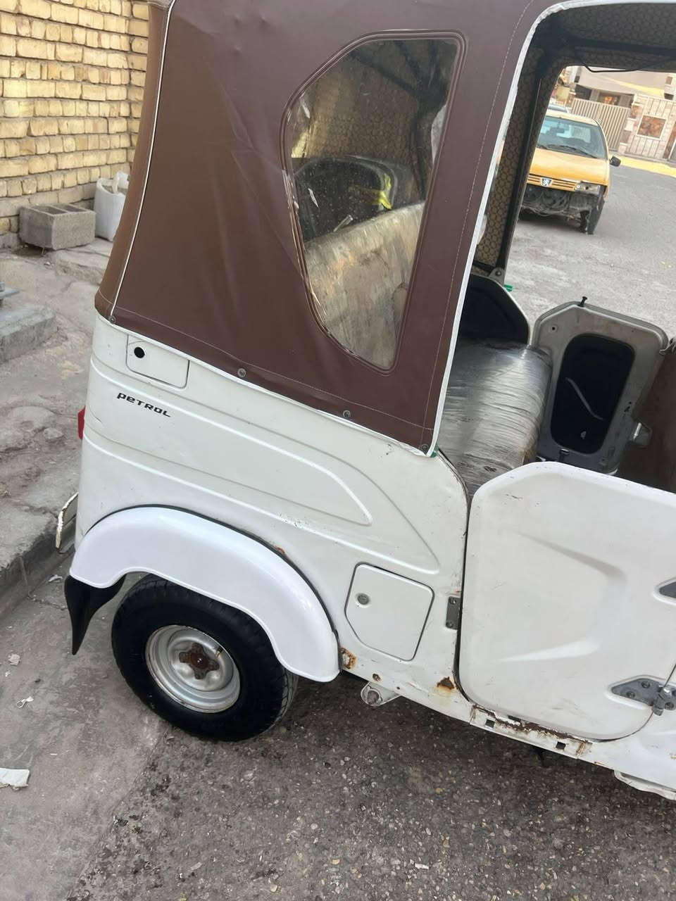 السلام عليكم تكتك للبيع موديل ٢٠٢٢شهر الثالث كير ومحرك خير من الله بيها طخات مثل مموضح بلصور رايدها ٨٢٥٠ ثمانيه وميتين وخمسي
 مموضح بلصور رايدها ٨٢٥٠ ثمانيه وميتين وخمسين
مكاني الشعب ***********
