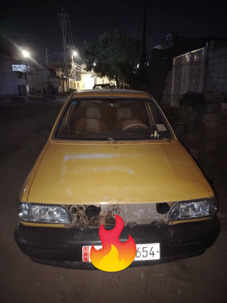 سلام عليكم سايبة مديل 2014 نضيفة بس بيهة ضربة ع بارد بالجاملغ الخلفي لاتصال ***********

