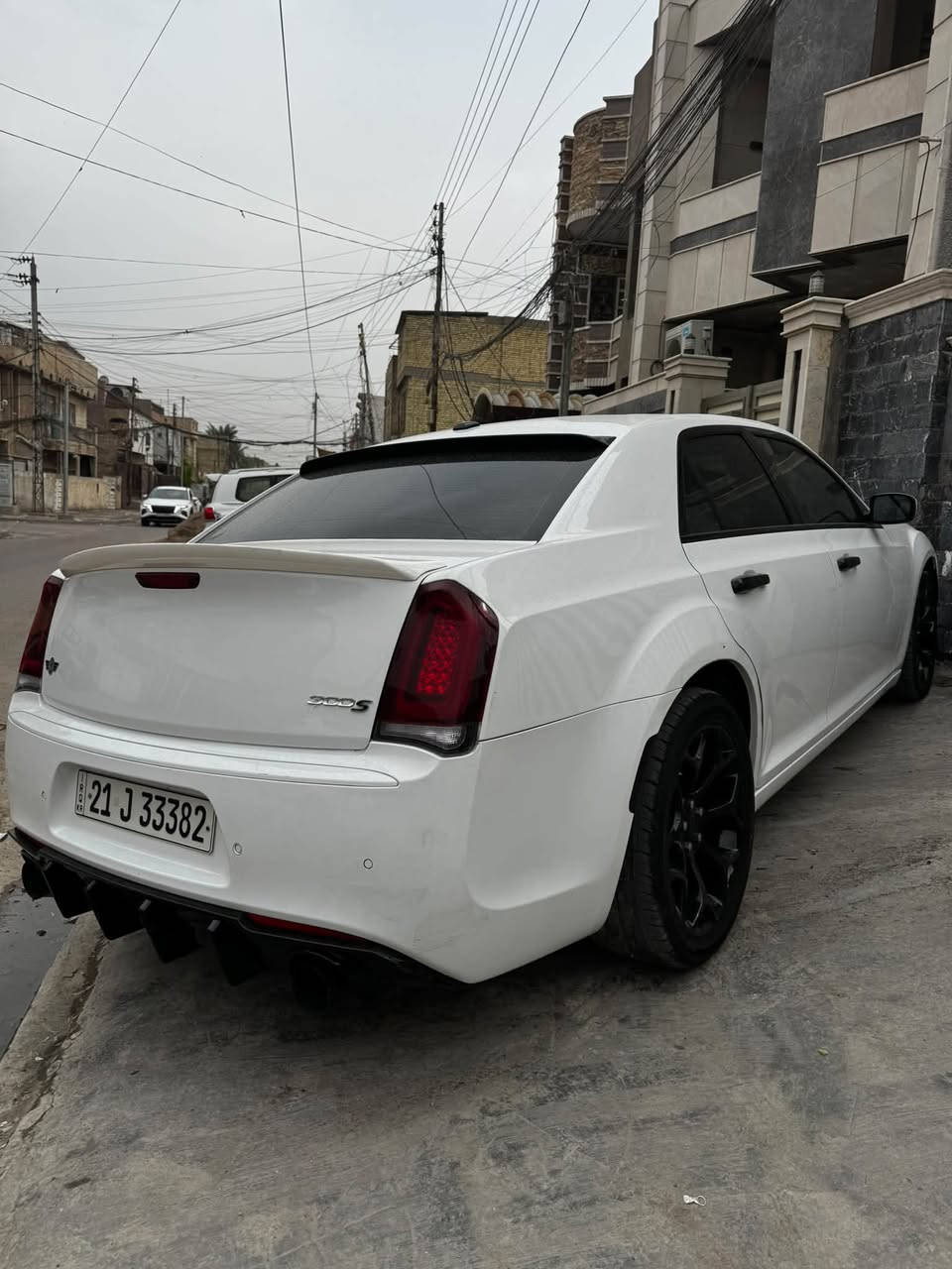٣٠٠s • V8 ٥.٧ • ماشية ٩١ الف