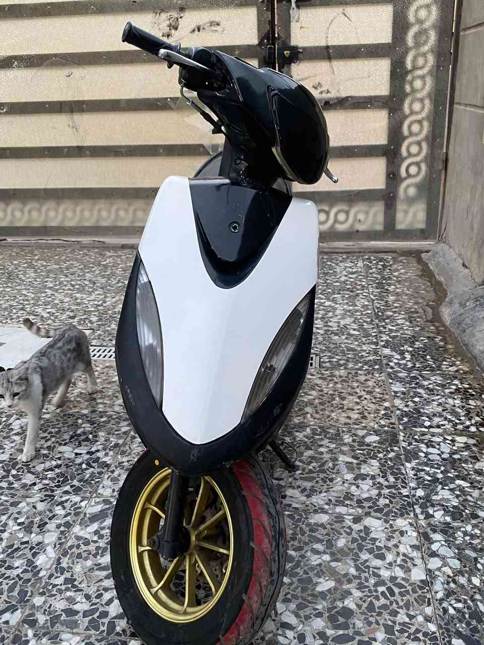 دراجه للبيع مكنيه بلادي سلف وهندر شغال بيه مجال ***********
