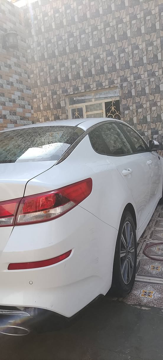 السلام عليكم سياره اوبتيما 2019 خليجي سياره بيها فخذه السياره احلى من الصوره سياره تبريد 🥶 تخم تاير جديد حداديه جديده تحكمات استيرن رادارات امامي خلفي مري شفط سنويه ال30 تحويل ثاني يوم سياره جديده بمعنى الكلمه سعر السياره 145 وبيها مجال للشراي مكان السياره السماوه استفسار هذا الرقم***********
