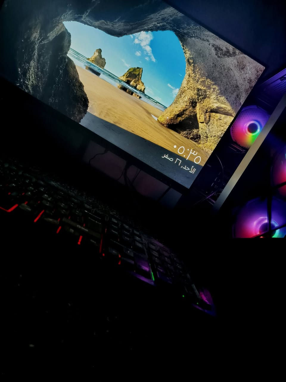كيس مواصفاته 
كوراي فايف جيل 12 
كارت شاشه 1660 سوبر
رامات 16 كيكا 
بيها تخزين 1 تيره Hdd
تخزين 128 ssd 
 يجي وياها شاشه 
وكيبورد اقتصادي 
وماوس كذالك 

سعرها قفل 800 
مكاني الشعله 
تواصل فقط واتساب
***********
