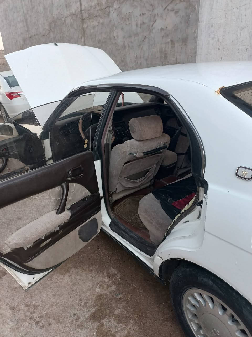 السلام عليكم بطه للبيع مديل 92 متصل بيها مدكر مبدل والباب مصلح حداديه نص عمر يرادلها  ترتيبات السنويه منتهيه المحرك مبدل كاور وكازكيت سعر 42ورقه وبيها مجال الاتصال على الرقم *********** بي واتساب
