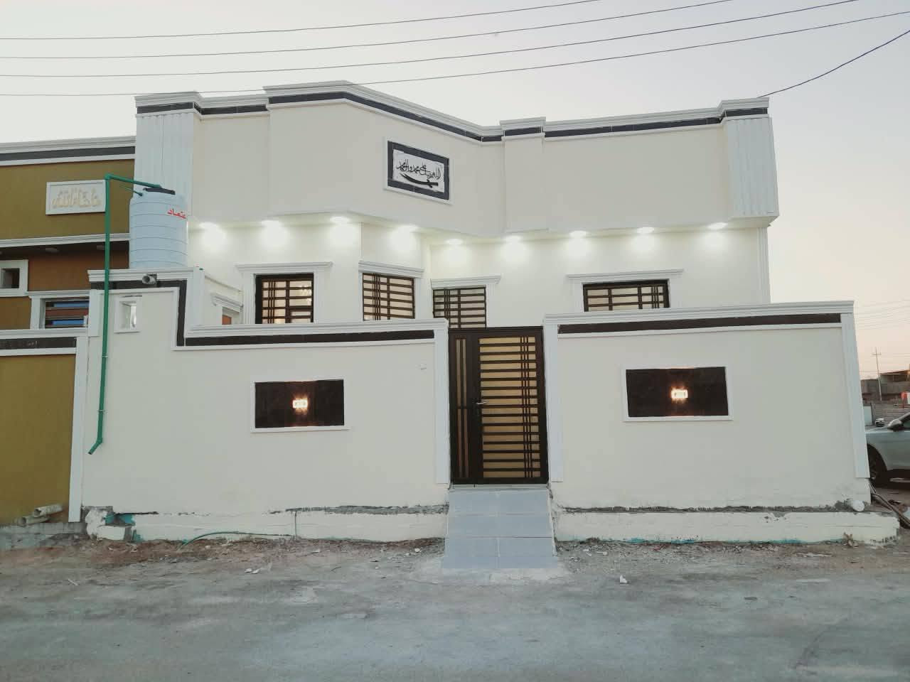 🔥🏠 بيت بناء حديث للبيع – حمدان 🏠🔥

✨ بيت مرتب وبناء حديث بموقع مميز جداً
📍 البصرة – حمدان، قريب السايدين
🛣️ على شارع تبليط مباشر

📐 المساحة: 140م²

🏡 تفاصيل البيت:
🛏️ غرفتين
🛋️ صالة
👥 ديوان
🍳 مطبخ
🚿 صحيات داخلية وخارجية
🌿 طارمة

📜 طابو ملك صرف زراعي باسم عراقي
🤝 التكاتب مباشر ويا صاحب الطابو
💡 كافة الخدمات متوفرة

💰 السعر: 85 مليون
🔥 قابل للتفاوض

📞 للتواصل والمعاينة:
***********

⭐ موقع مميز + بناء حديث + شارع مباشر
🏠 فرصة حلوة للسكن وبسعر قابل للتفاوض
