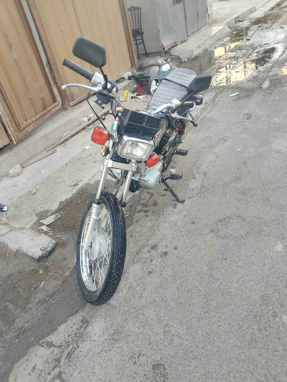 سلام عليكم دراجة يراني 4 كير نامه موديل 26 الدراجه ما ناقصهة كلشي بس جاملغ امامي وخلال بصيط بل كهربائيات ويرادلهة فيلسه شرط هندر واحد ولمكينه لا نضوح ولا تبخير رقمي*********** مكاني الزعفرانية شارع المعهد قرب المنصى
