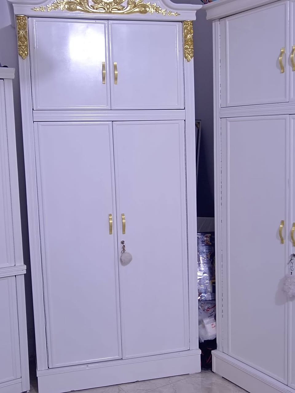 غرفه عراقيه بيضه مستعمله السعر مليونين وبيها مجال بسبب ضرر بسيط بيها للاستفسار  ***********
