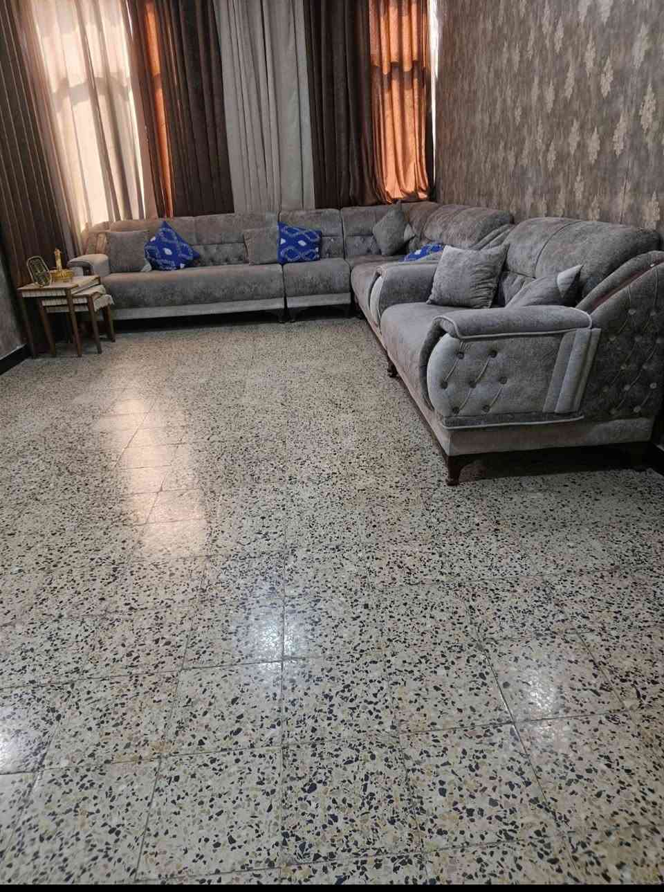 ديوان • ١٠ مقاعد • نضيف