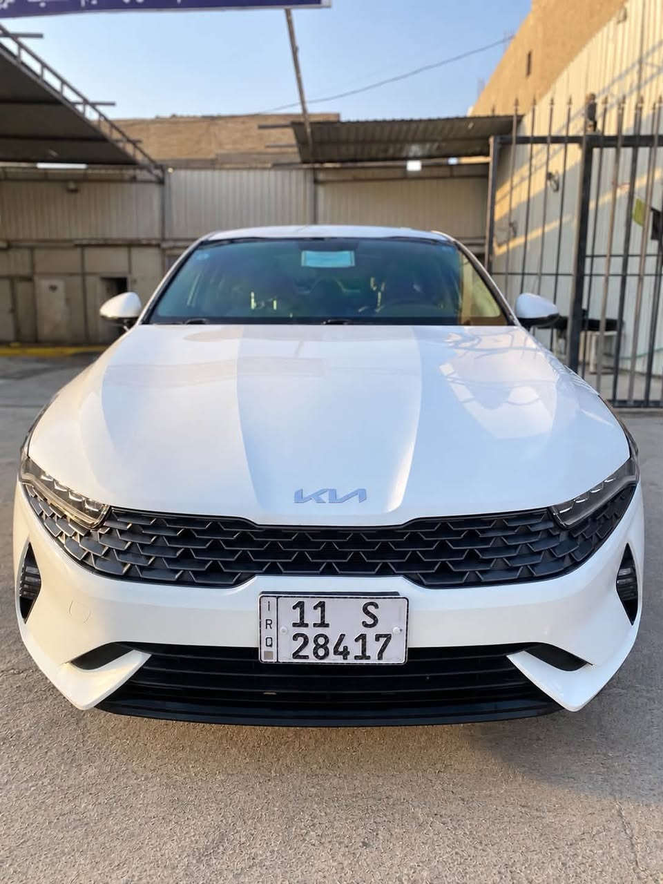 كيا  K5 🚘
موديل 2023 خليجي
مكينه 2000 دوش ✅
العداد 43 الف كيلو

رقم بغداد انكليزي بأسمي ✨

مواصفات السيارة_
• تشغيل عن بعد 
• ⁠بصمه عدد 2
• ⁠ويل كروم
• ⁠انارة ترحيب عند الأقتراب
• ⁠صندوق ذكي يفتح عند الأقتراب
• (درايف مود ) ⁠5 انضمة قياده
• ⁠شاشه كبيره car blay + كامره دواره
• ⁠حساس خلفي  
• ⁠⁠مانع انزلاق
• ⁠تبريد قطعتين
• ⁠اشارة بالمري + شفط
• ⁠مخارج USB
• ⁠فول تحكم ستيرن +كروس سرعه 
• بك لايت لد متصل⁠✨
• ⁠كرسي السائق كهرباء

• ⁠للعلم الجام مغلف عازل حراره وارضيات حوضيه  و دوشمه فوق البلاديه 
• ⁠ ⁠
اخوان السياره كفاله عامه (عدا بارد قليل
في الباب خلف السائق وملاحضات مثل رصعه جداً خفيفه بالبنيد والجاملغ  )

✨السياره على وضع الشركه برغي واحد ممفتوح ✅
استخدام بيت فقط

حتى تبديل الدهن عند الوكاله حصراً مع الوصولات لأثبات ذلك مو فقط كلام
 
السعر $ 193
***********✨
اسف ع الاطاله اخوان🙏🏻
