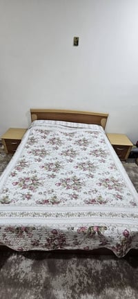 غرفة نوم • للبيع • اثاث خشبي