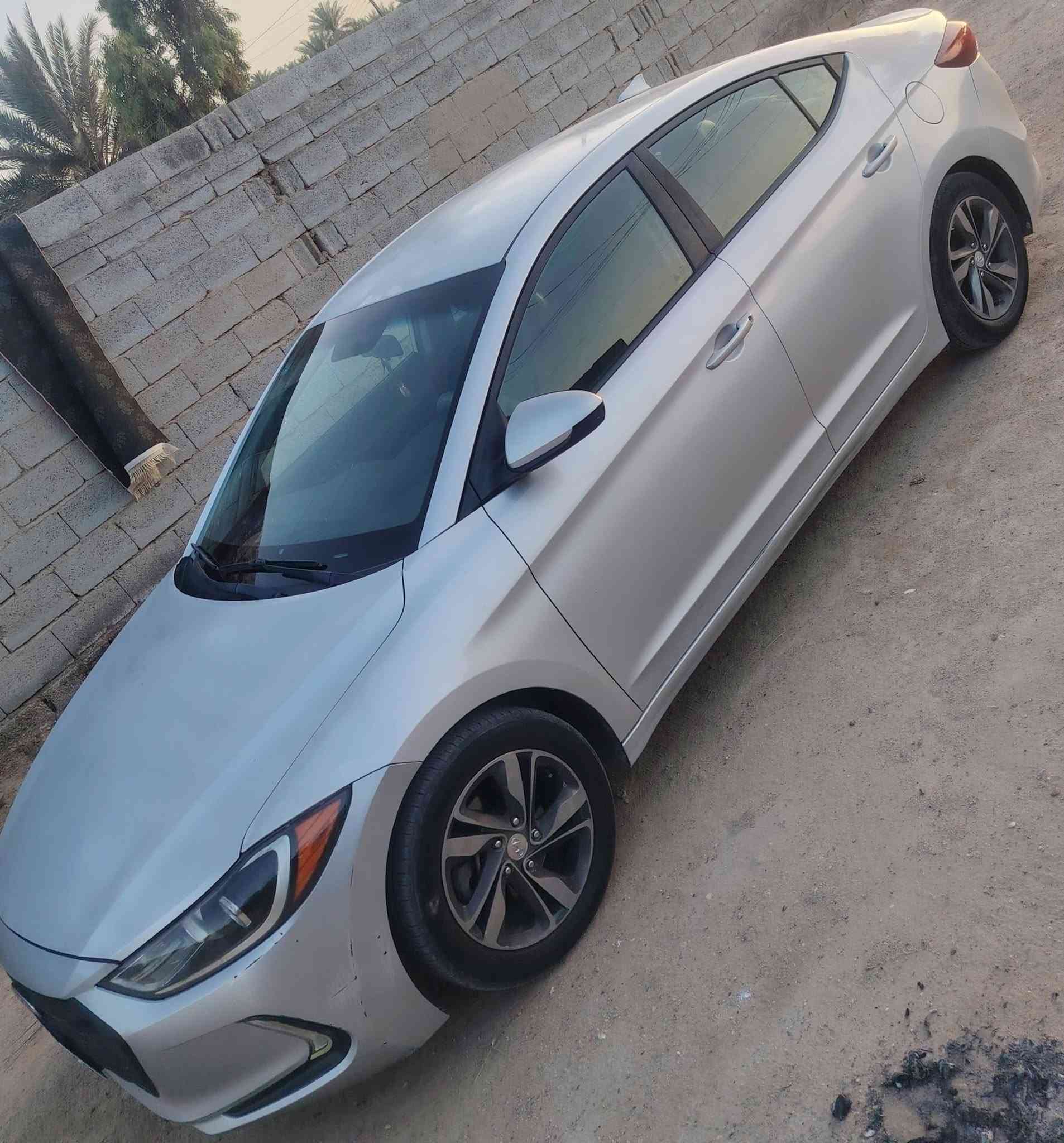 انتره مديل 17 مريكي نص فول رقم شبه مميز حلو،  كير اوتو المرغوب مكينه 2000 دوش  سياره ضربه جملغ خلفي  وبيه جراد قليل مابين تقريبن نص شبر بلقماره  سياره حلوه ونضيفه السعر  112 سياره عليه 6 وراق غرامات ينزل من سعره مكاني كربلاء ***********
