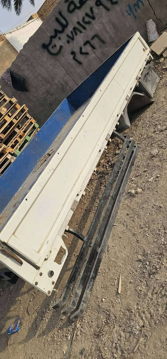 شاحنة • بدون تفاصيل