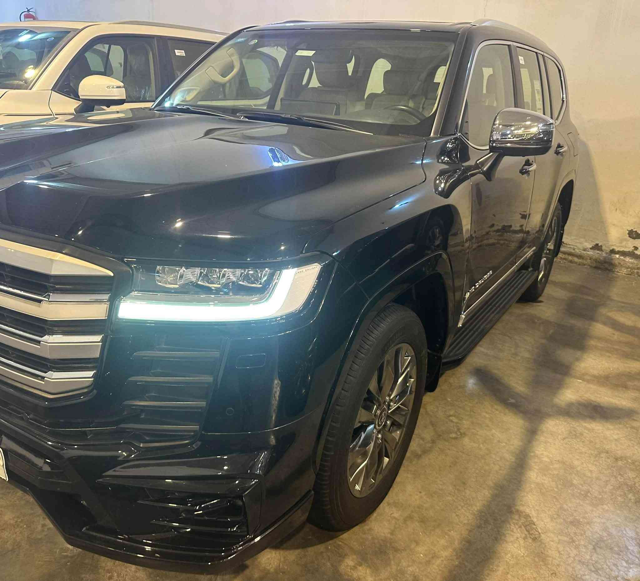 للبيع لاندكروز VX لمتد بريم مكفولة كفالة عامة لون اسود ماشية 25 الف
رادار امامي
رادار خلفي و جوانب
كشنات خلفية كهرباء
لايت لد 
كشنات حار بارد
سماعات JBL
داخل بيجي
شاشات خلفية 
اربع كامرات

السعر 733
مكاني بغداد
***********
