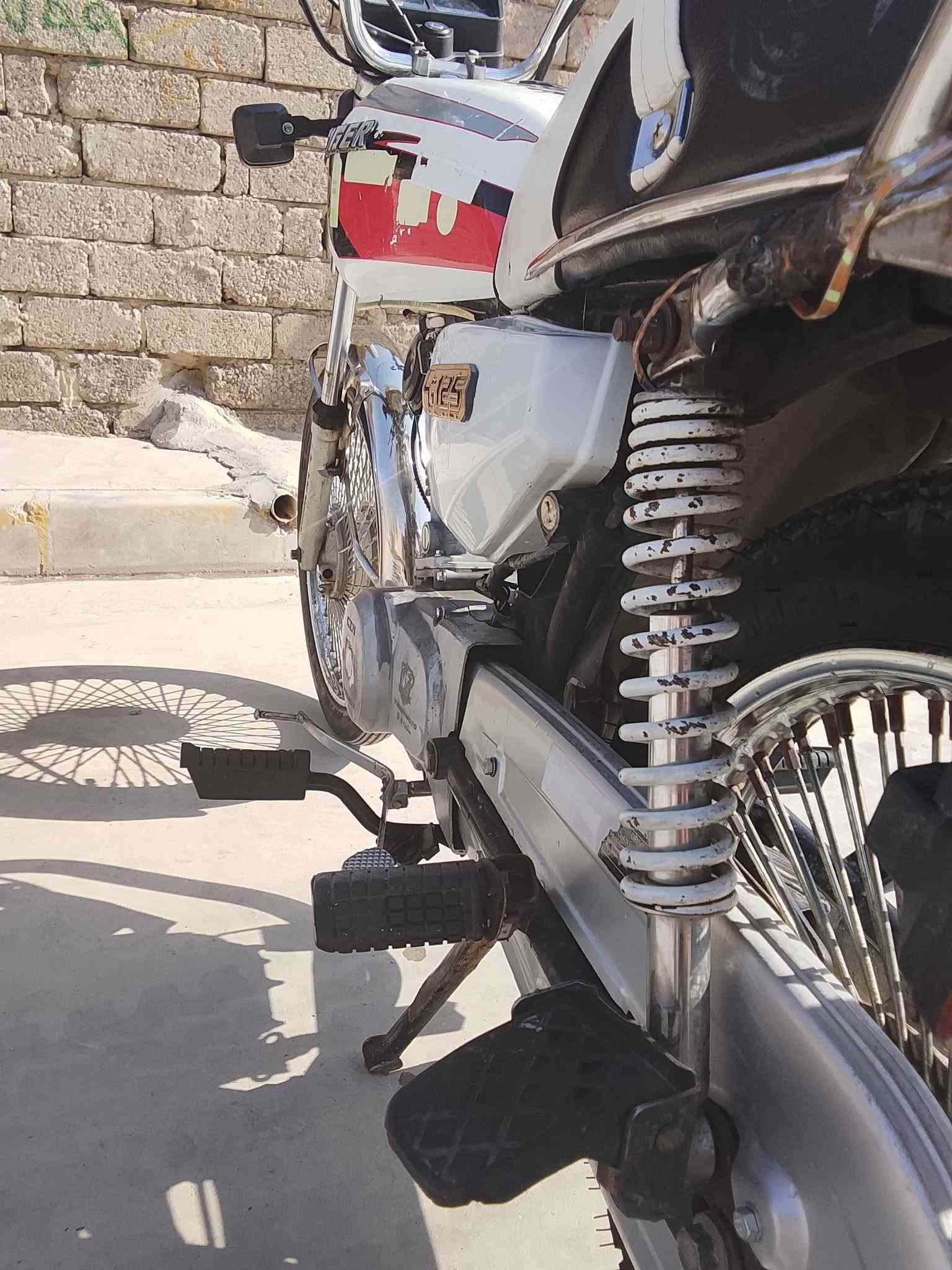 🏍تايكر 2019 
ختم شاصي محرك2019
مكينه نشطه صوت فيلس بس شرط 
لا تبخير ولا تنقيص ولا صرف 
تايرات جديدات  دبلات شغاله شرط 
وايرمنيه شغاله ما عده الايت  
الماطور نضيف  وسعره حيل مناسب اعرف سعره اغله من هيج بس متوازي ع بيعته 
300 وبي مجال 
*********** بي واتساب 
غير متواجد ع فيس
