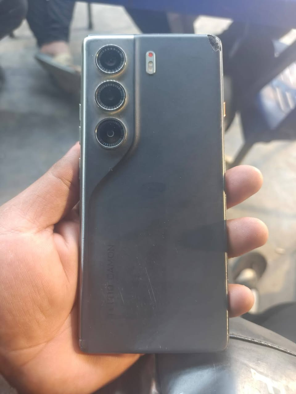 يسلام عليكم جهاز تكنو كومون 40 TECNO CAMON 40 ذاكره 256  ضربه بس بضهر جهاز نضيف مثل مابين بصوره مروس حسب القناعه عنون بغداد تقاطع النهروان *********** وتساب تصال موجود
